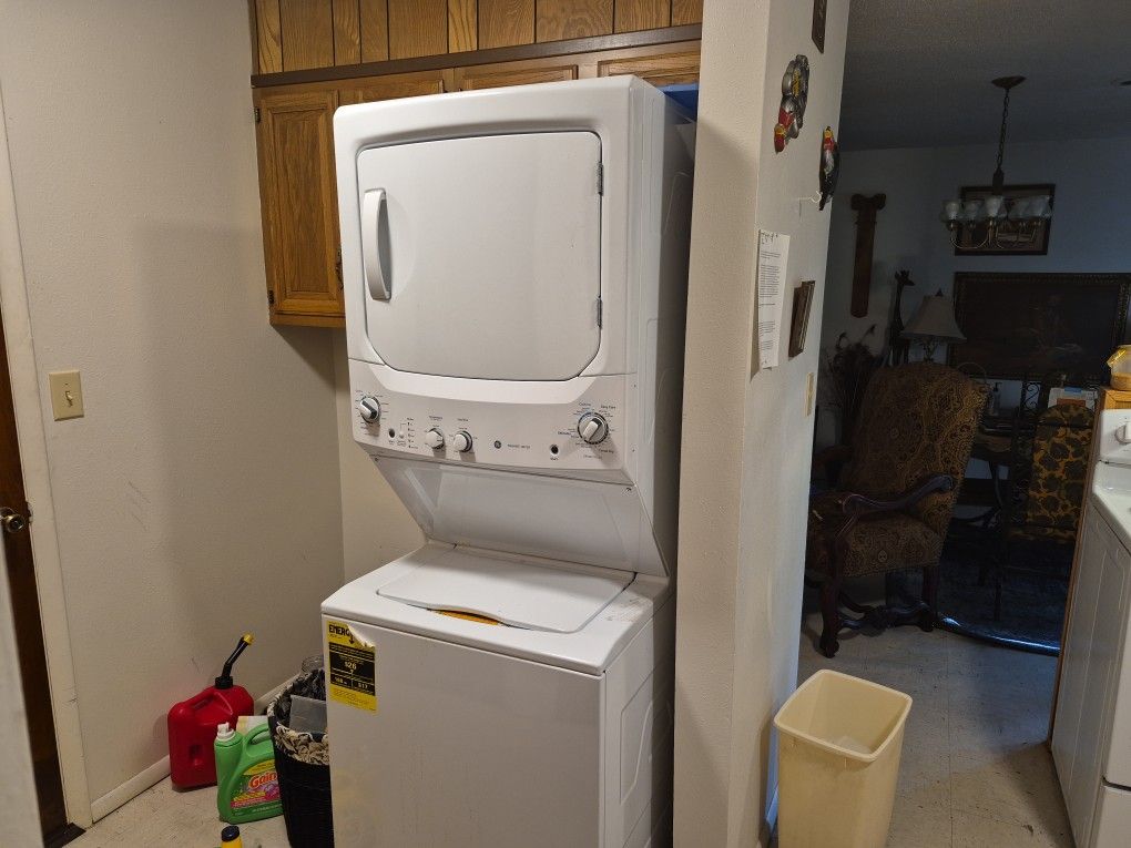 GE STACKABLE WASHER/DRYER SET.