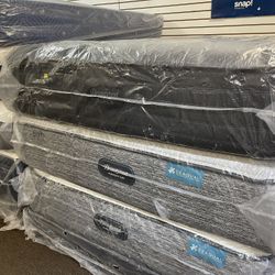 BEAUTYREST BLACK C CLASS QUEEN 