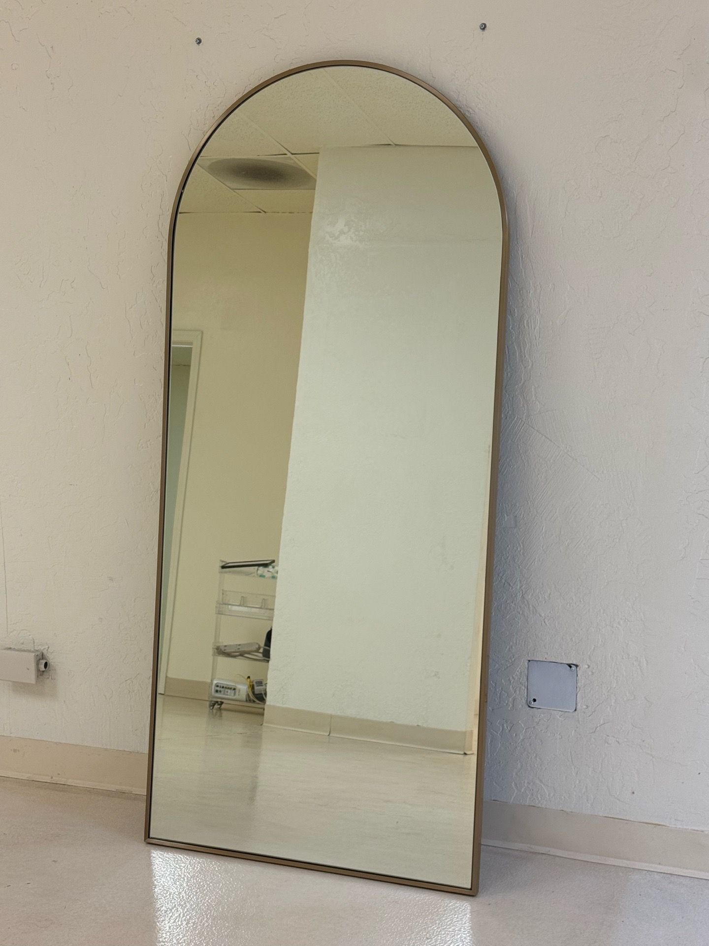 Arched mirror 67x33