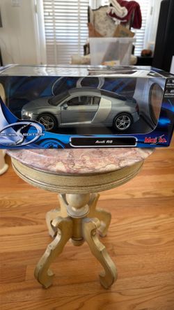Maisto Special Edition Silver 1:18 Audi R8 Model Car