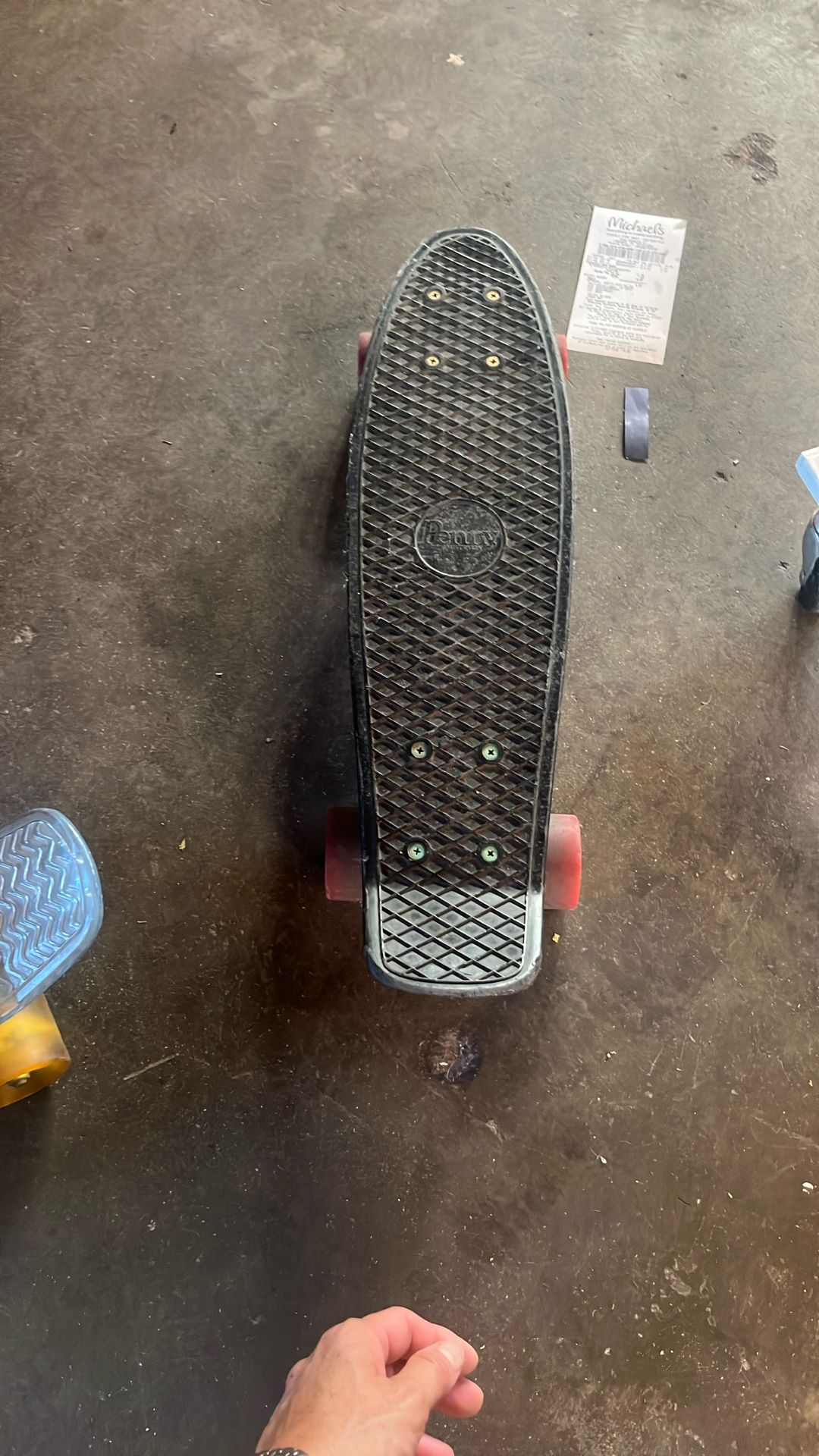 Penny Board Black With Yellow, Red , Green Wheel Área