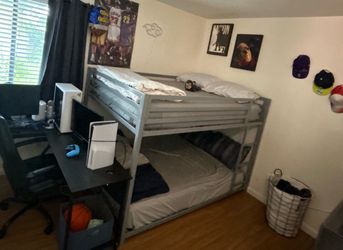 Bunk bed with mattress