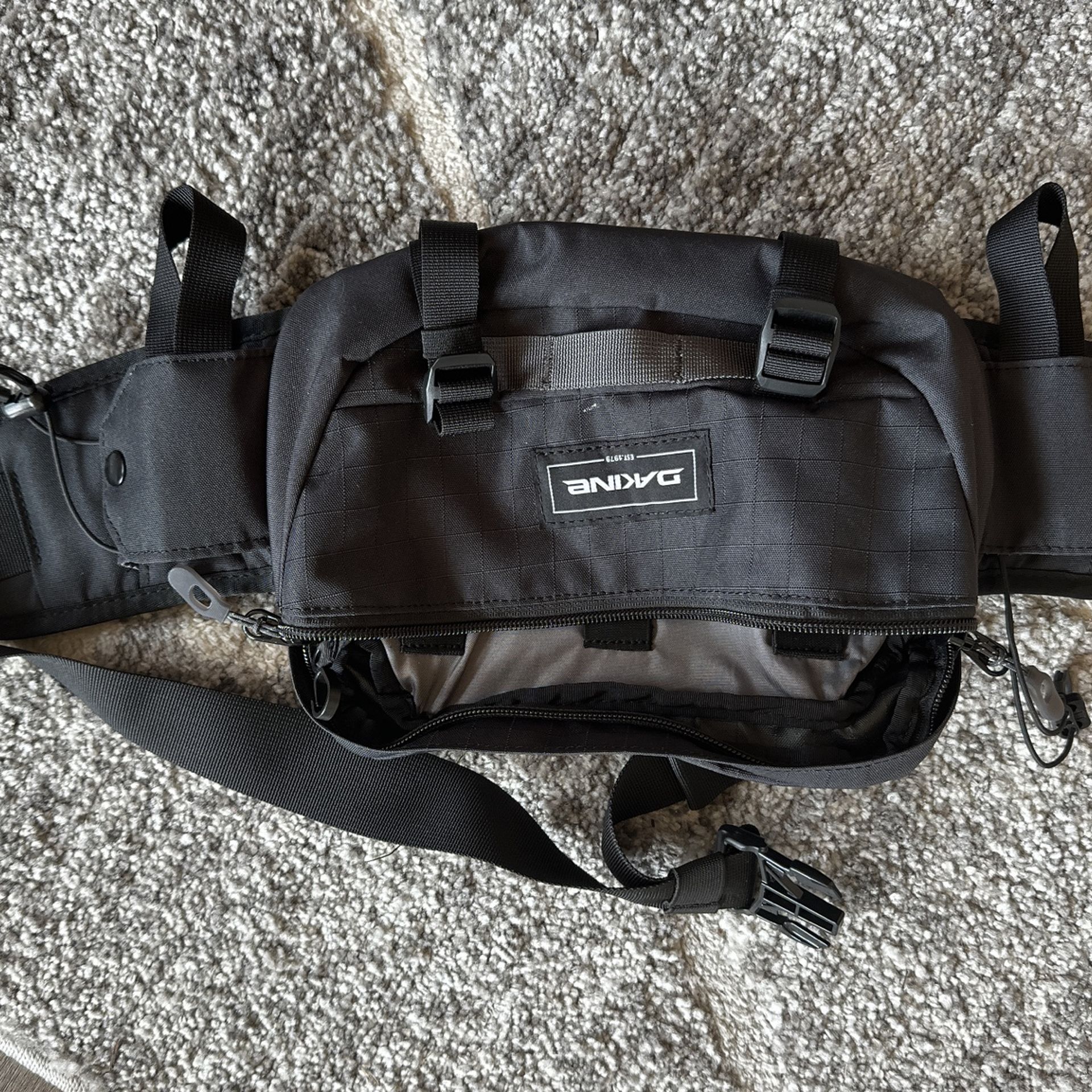 Dakine, 2L Hot Laps Waist Pack, Black