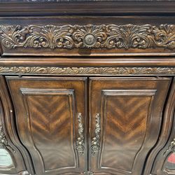 China/buffet antique cabinet