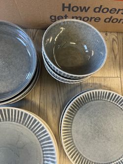 Laurie gates dish set
