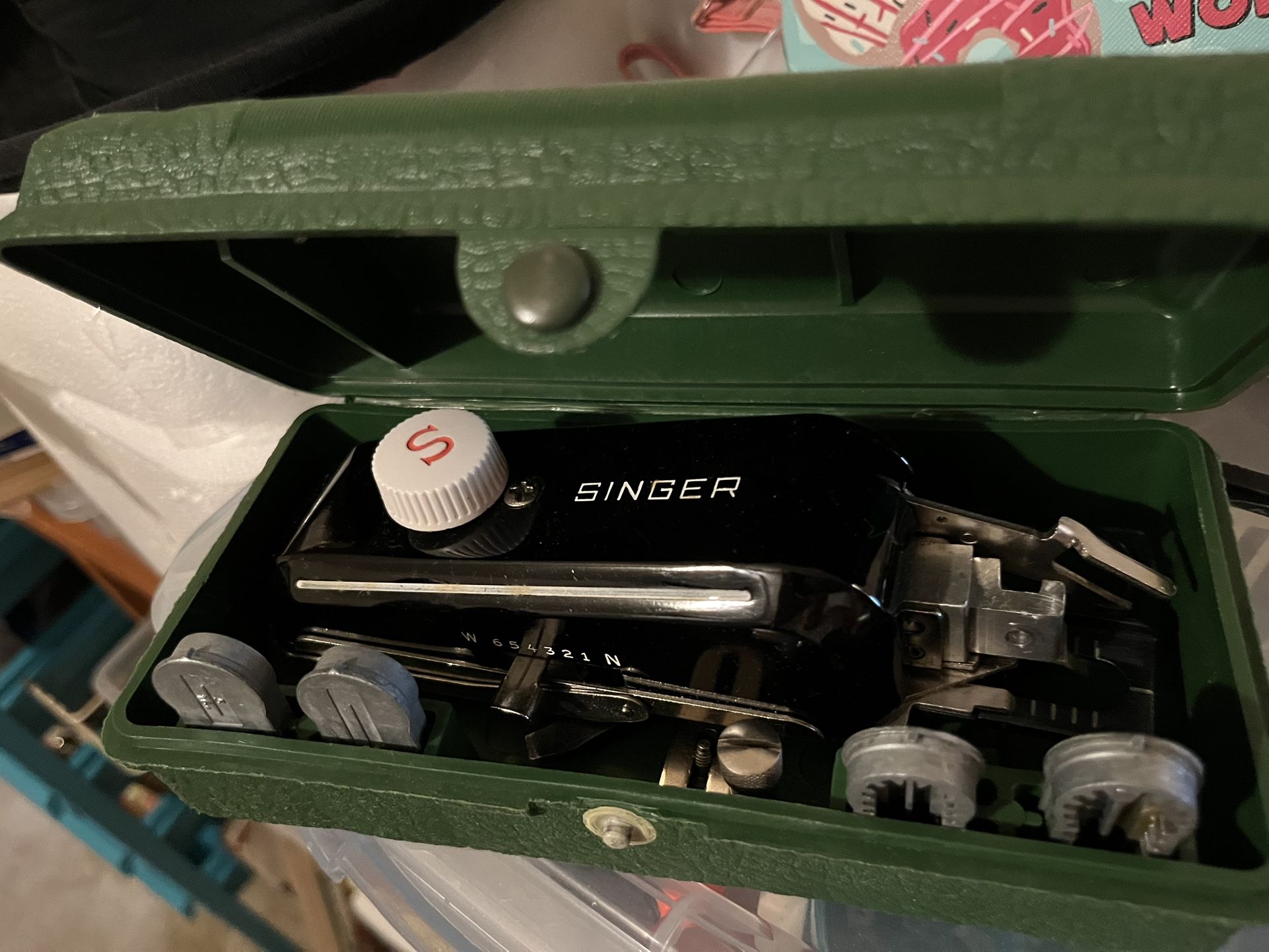 Singer Button Hole Machine