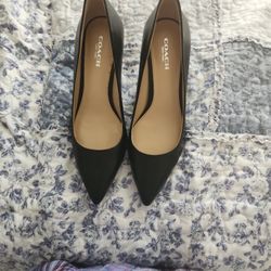 Coach Pumps