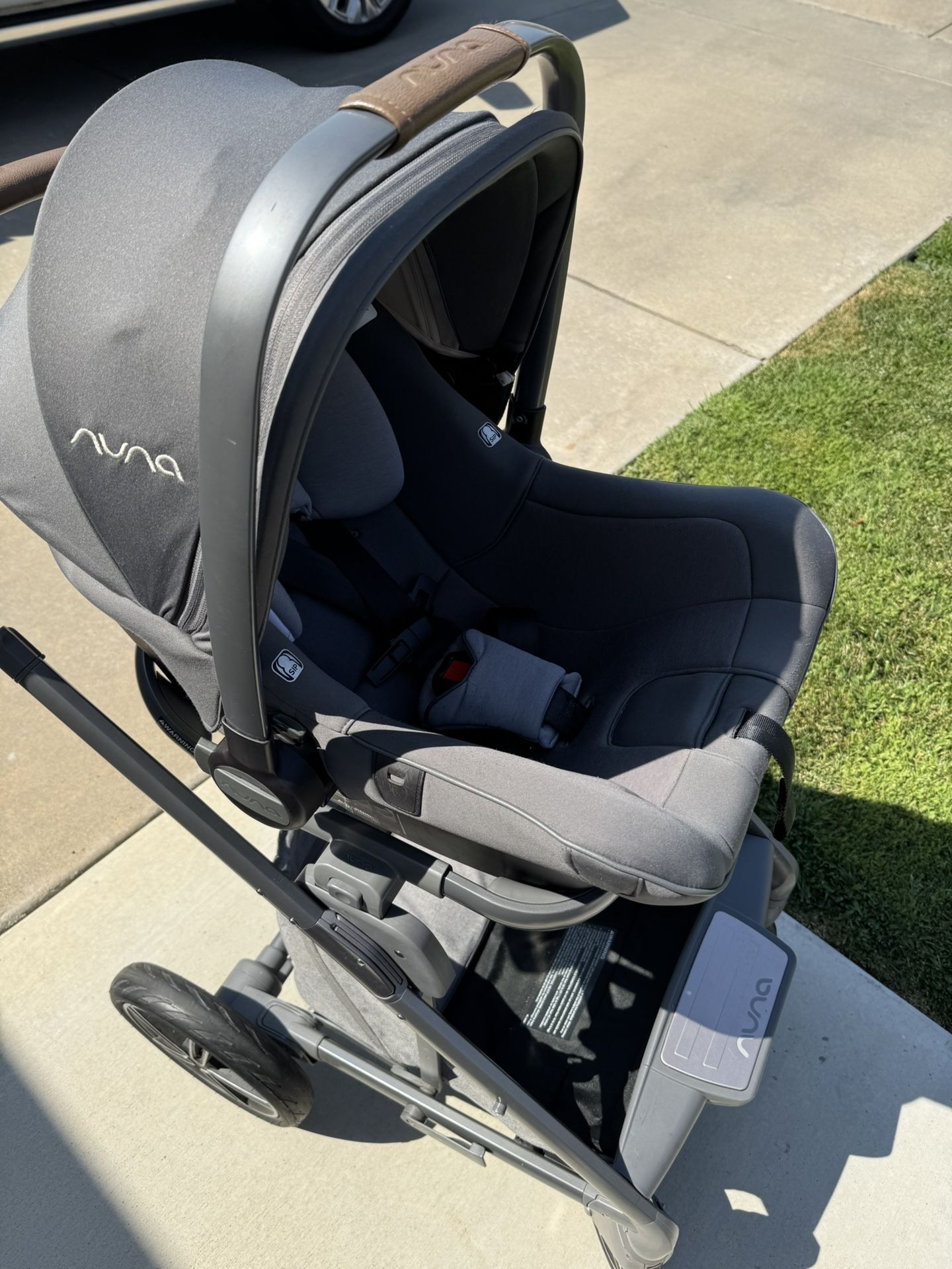 Nuna Mixx stroller And Car Seat