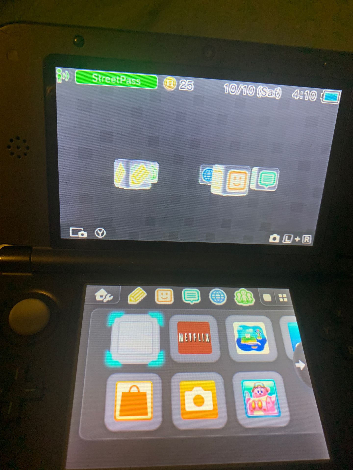 Nintendo 3ds xL with Pokémon moon n Mario kart 7