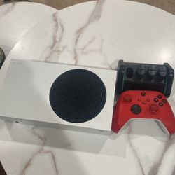 Xbox Series S With a Controller With 4 Rechargeable Batteries 