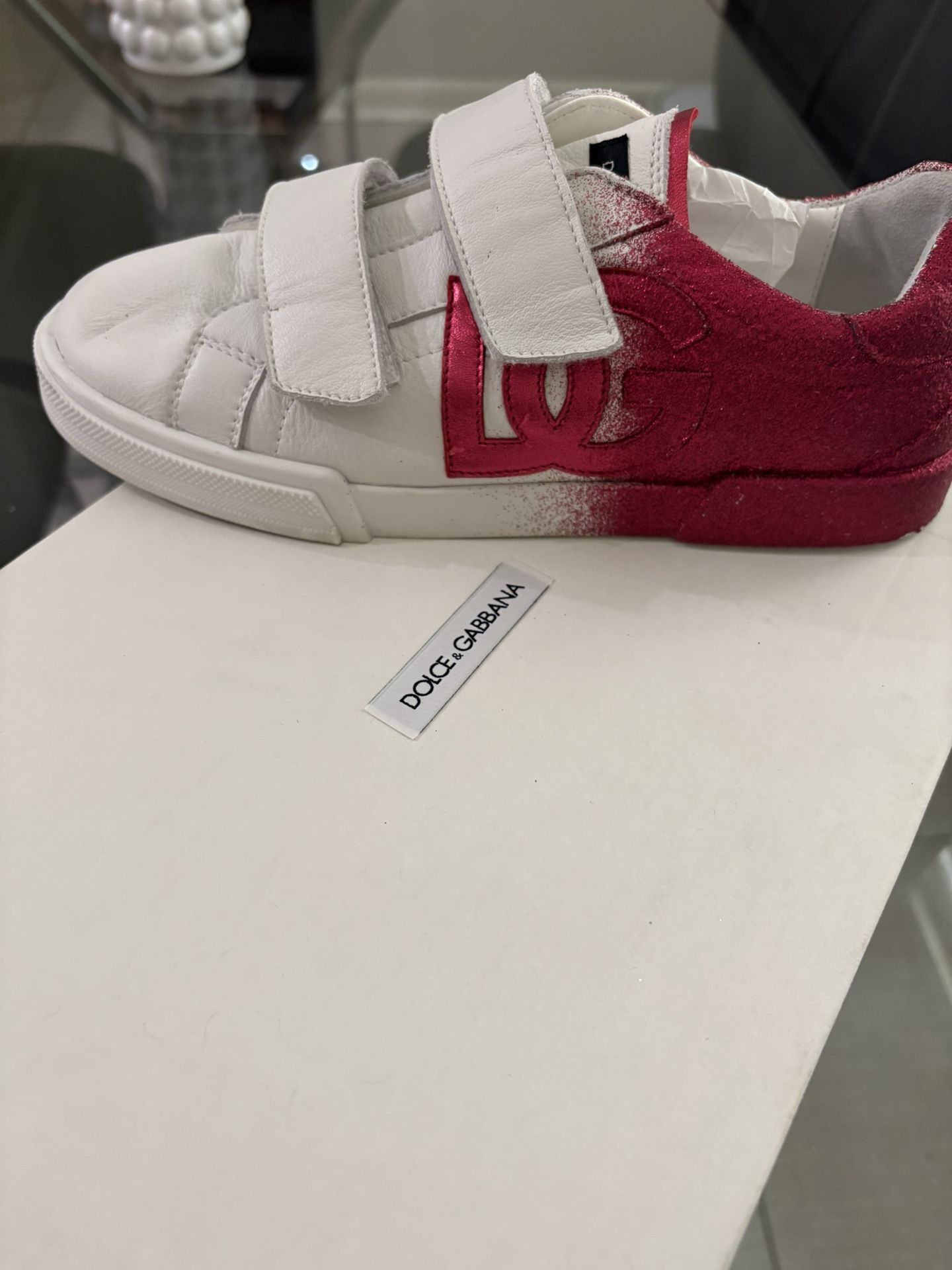 Women Dolce Gabbana tennis shoes Size 37