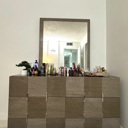 ROOMS TO GO Dresser and Mirror On Sale!