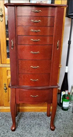 Jewelry Dresser