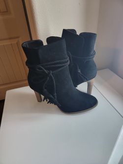 black boots size 8