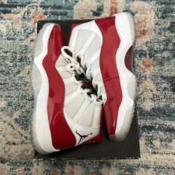 Air Jordan 11 Retro - Cherry size 9 M