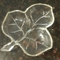 VINTAGE LEAF-SHAPED DIVIDED DISH (7")