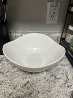 white ceramic bowl