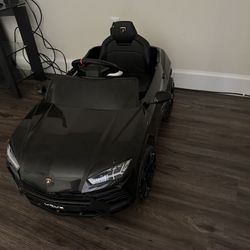 Lambo Urus electric car