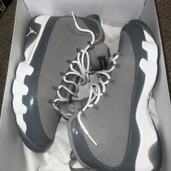 Jordan 9’s Size 9