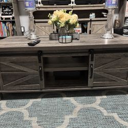 Farmhouse Coffee Table W/ Sliding Barn Doors