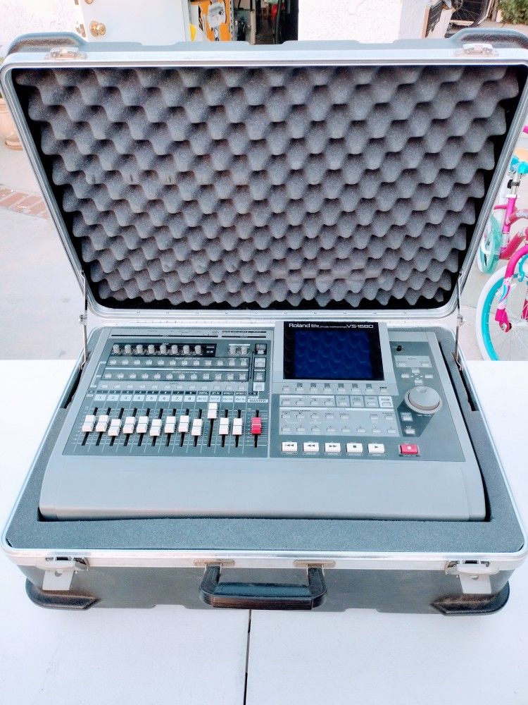 Roland VS 1680 Digital Recorder: 16 Track With Custom Case & CD Burner ...