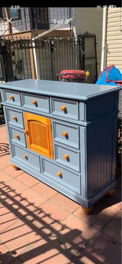 Beautiful Broyhill chest