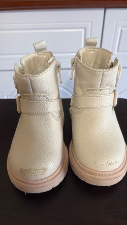 Botas  de niña  pequeña