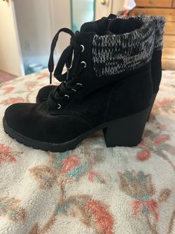 NEW Black Lace-Up Sweater Cuff Ankle Boots – Size 9