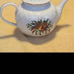 Beautiful Lenox Teapot...Holiday Tartan....no chips...buy it for $40.00

Check out what this is now selling for on-line...$100!!!

