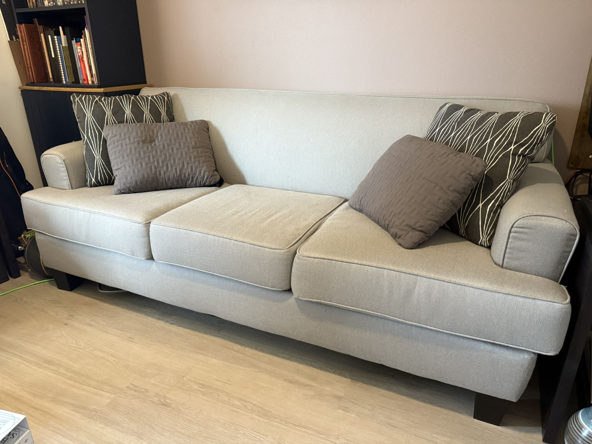 Sofa (gray)