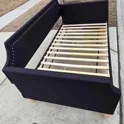 Baxton Studio Pita Traditional Glam and Luxe Black Velvet and Gold Metal Twin Size Daybed