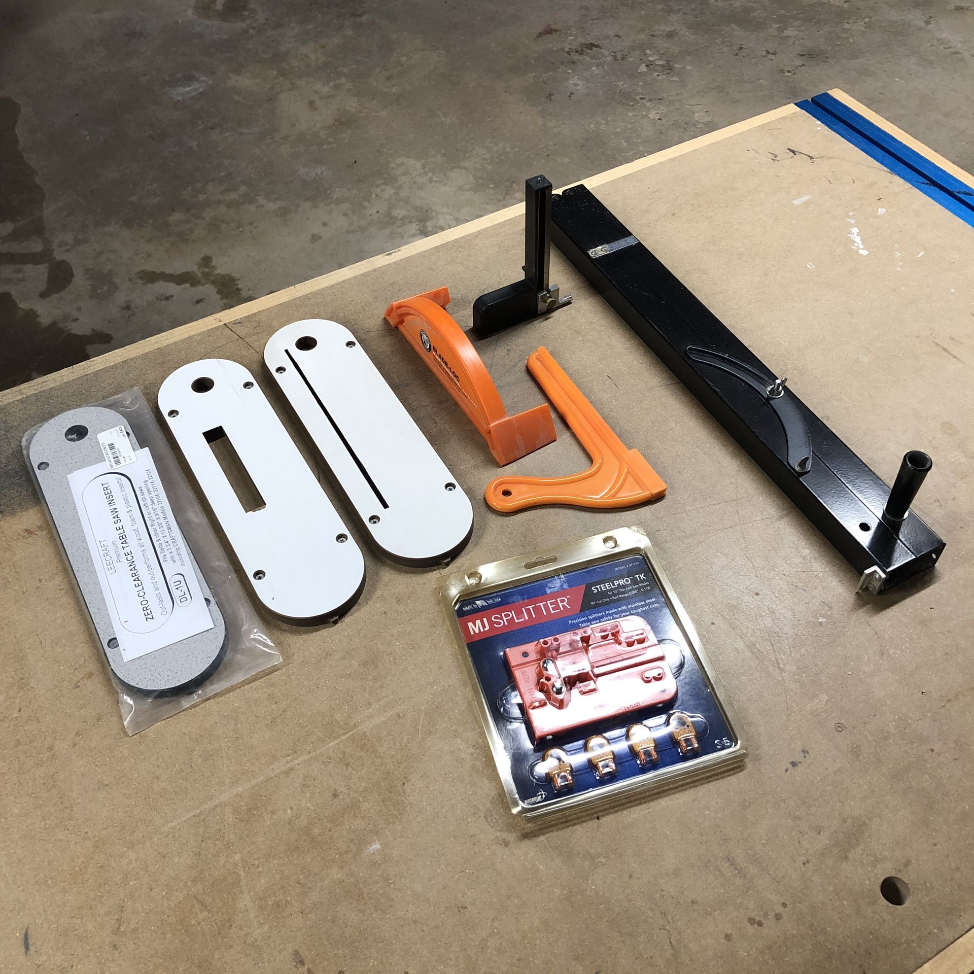 Delta 34444 Table Saw with TONS of Extras for Sale in Sturgeon Bay, WI