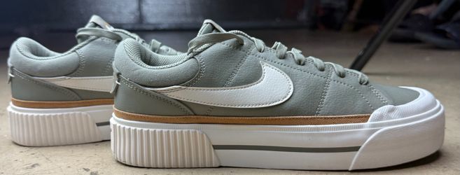 Nike platform sneakers women’s 10