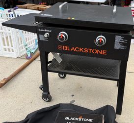 Blackstone Griddle with cover and kit included