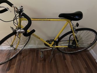 Road bike schwinn caliente yellow