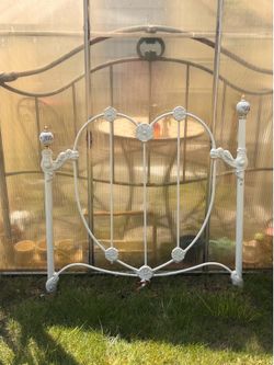Vintage day bed frame (2 sides)