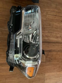 2018 Toyota Tacoma headlights