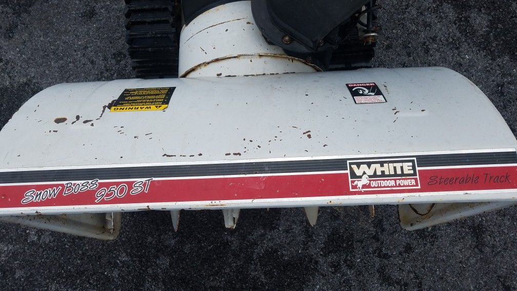 WHITE 8HP 28" TRACK DRIVE SNOWBLOWER for Sale in Frederick, MD OfferUp