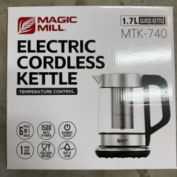 NEVER OPENED : Electric Cordless Kettle