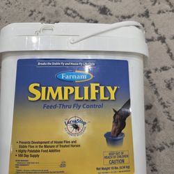 Farnam SimpliFly Feed Through Fly Control for Horses 10 lbs, 160 Day Supply, EPA Approved, Palatable Pellets, Prevents Stable Flies and Manure Breedin