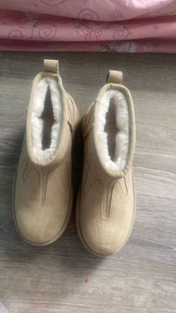 Woman Ugg boots , size 6