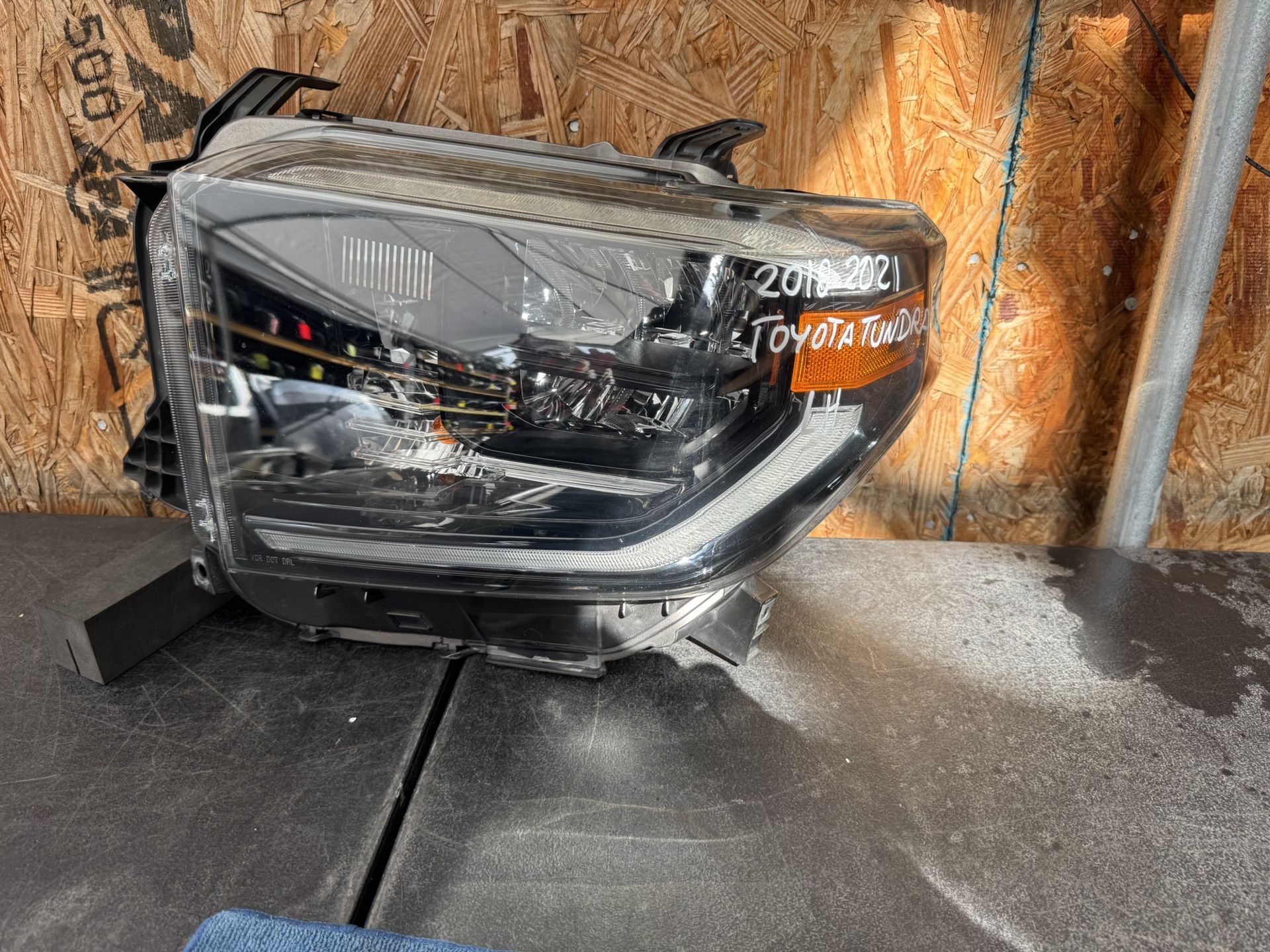2018 2019 2020 2021 TOYOTA TUNDRA LEFT SIDE HEADLIGHT OEM USED 