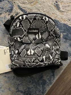 Tush Baby Hip Carrier Snakeskin Tushbaby Black & White Snake Waistband Baby Bag