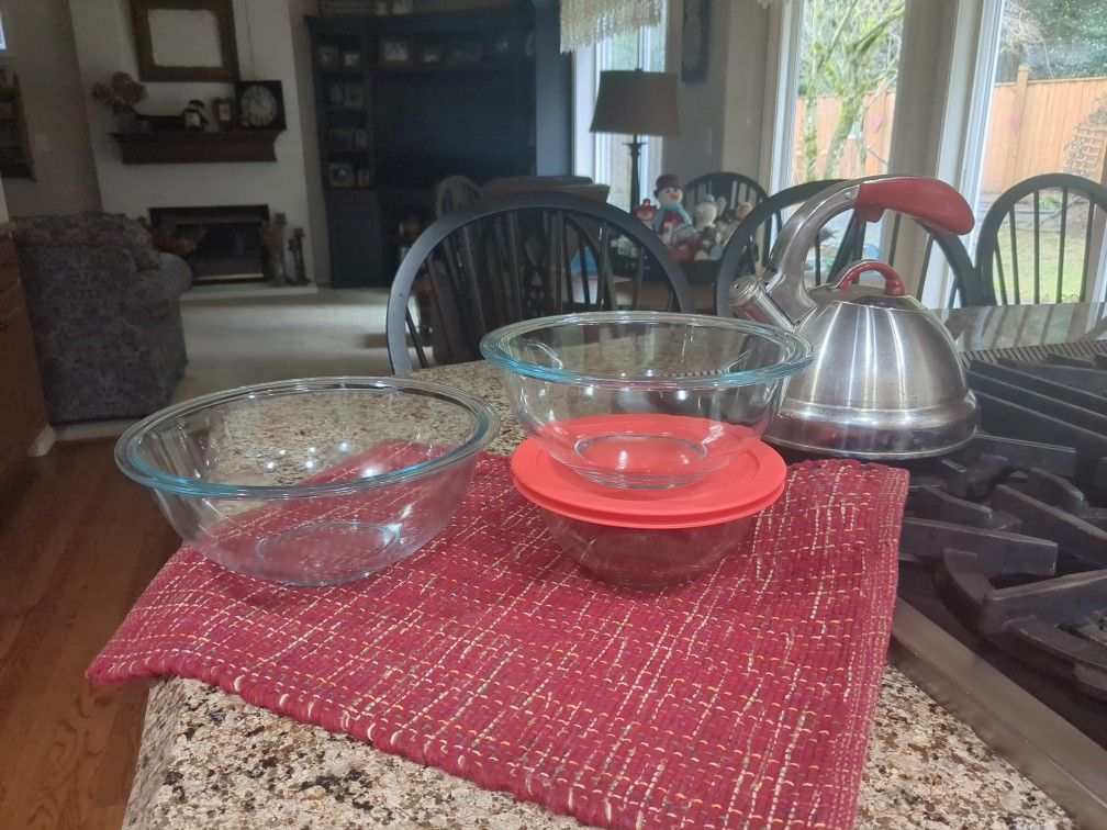 3 Pyrex Bowls