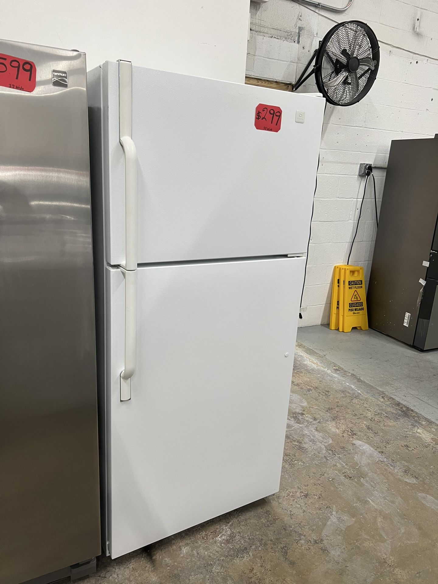 Maytag 30” Wide Top Freezer Refrigerator In Excellent Condition 