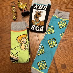 LOT Scooby Doo Socks, Toy and Flashlight ALL FOR