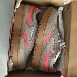 Women’s Reebok Show Never Been Worn