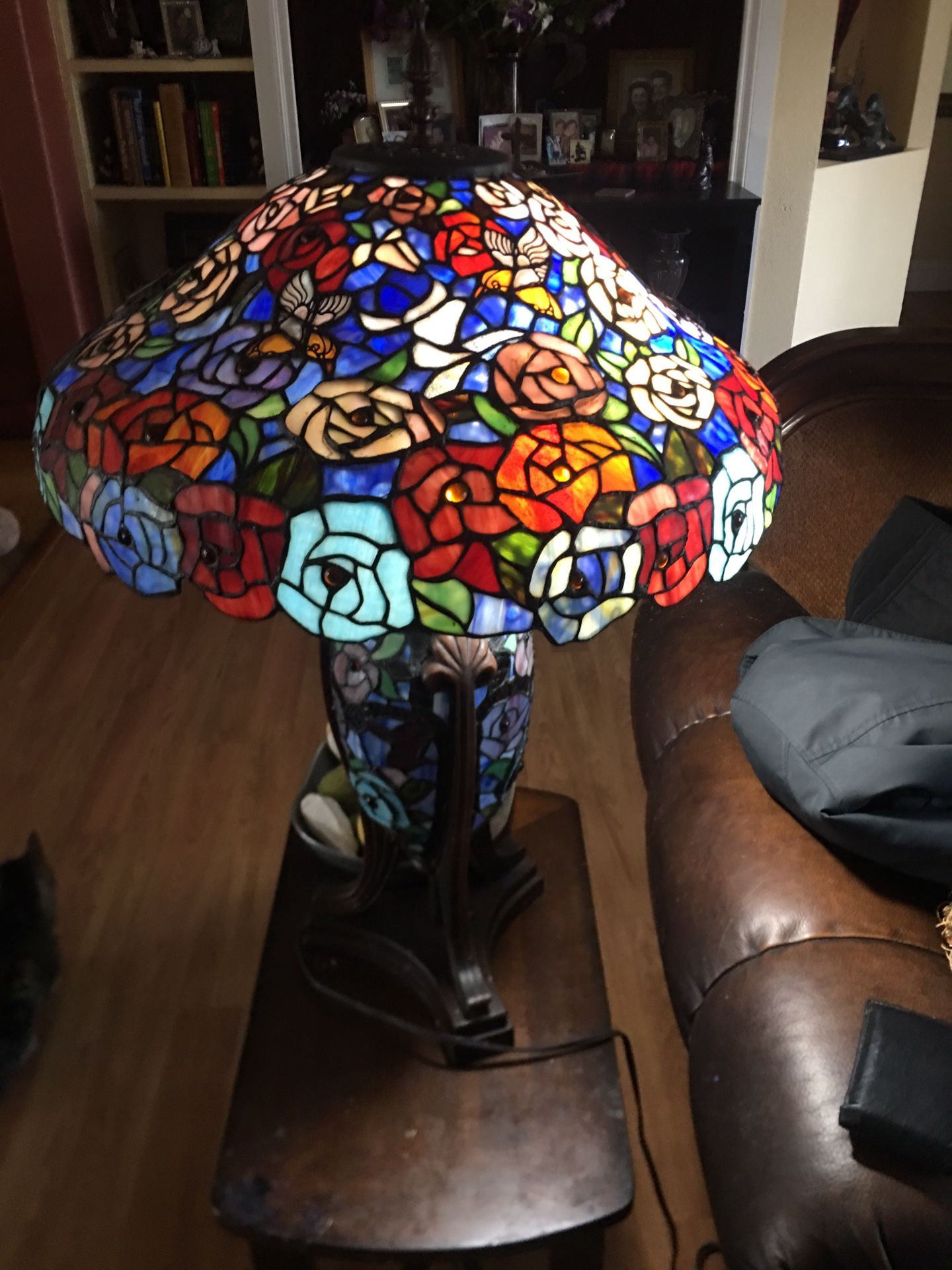 Beautiful Stained glass table lamp, 3ft tall ..paid over $500 selling only $125 !