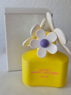MARC JACOBS DAISY GLOW EAU DE PARFUM 1.6OZ/50ML,  NEW IN WHITE BOX