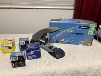 Swingline 415 model39005 heavy duty stapler with extra staples